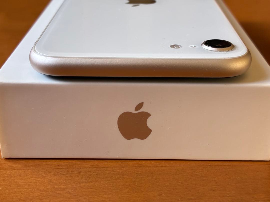 Apple iPhone SE (第3世代) スターライト64GB 「美品」