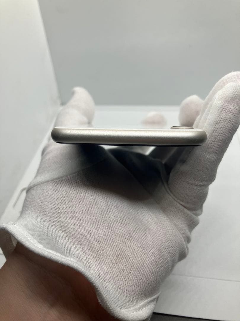 美品 バッテリー100% iPhone SE 第3世代 SIMフリー