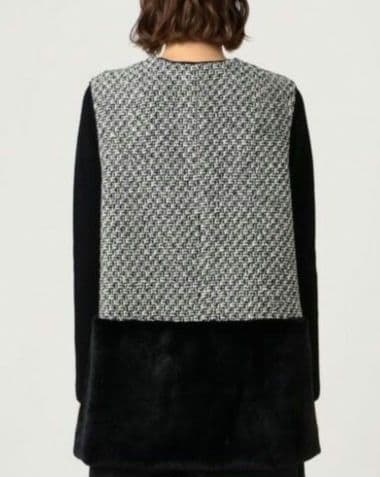 美品　TOMORROWLAND モノトーンロービング ファーペプラムジレ　ベスト