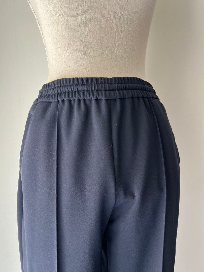 るみ（プロフお読みください） 様　AP STUDIO ネイビートラックパンツ