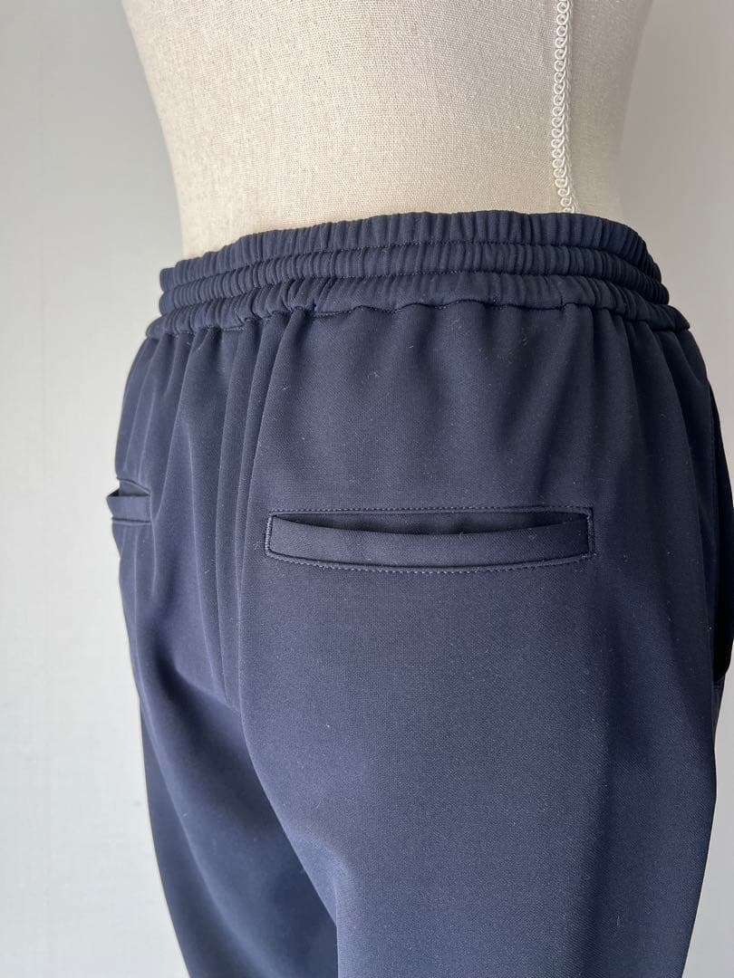 るみ（プロフお読みください） 様　AP STUDIO ネイビートラックパンツ