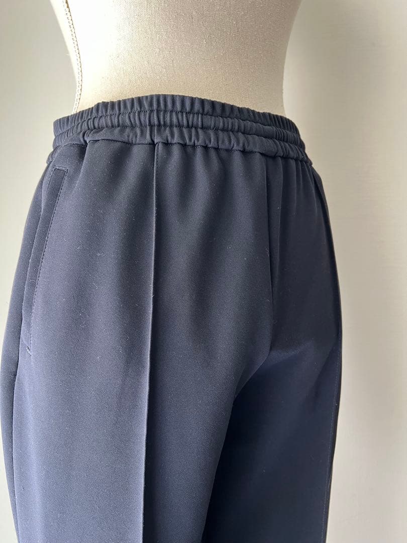 るみ（プロフお読みください） 様　AP STUDIO ネイビートラックパンツ