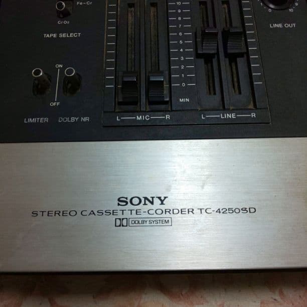 ソニー、カセットデッキ！激練りのカセット着き！