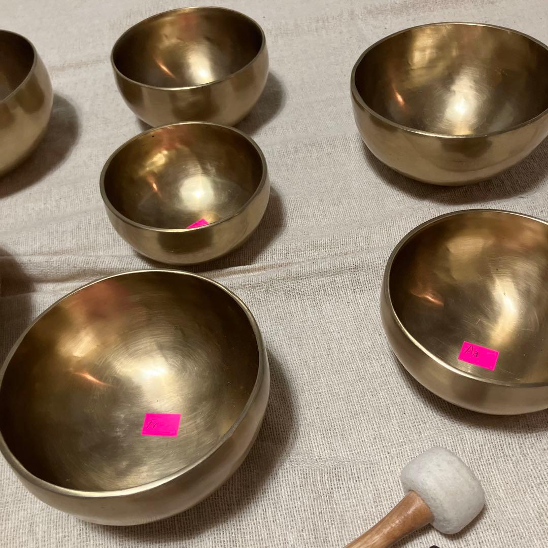 7チャクラ　シンギングボウル7個セット　サンタラトナシャキア氏工房
