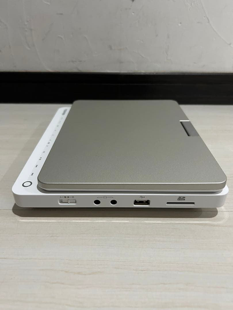 【美品】東芝 REGZA ポータブル ブルーレイプレーヤー SD-BP900S