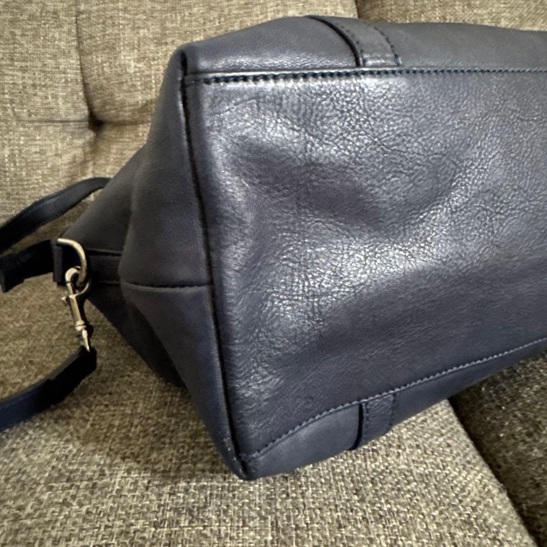 GUCCI ネイビー レザー バッグ