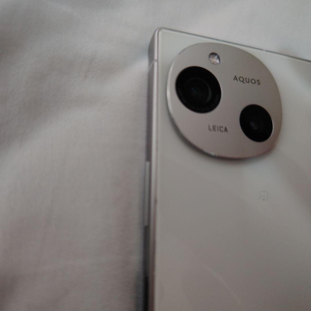 ジャンク扱い docomo製 SHARP AQUOS R9 白色