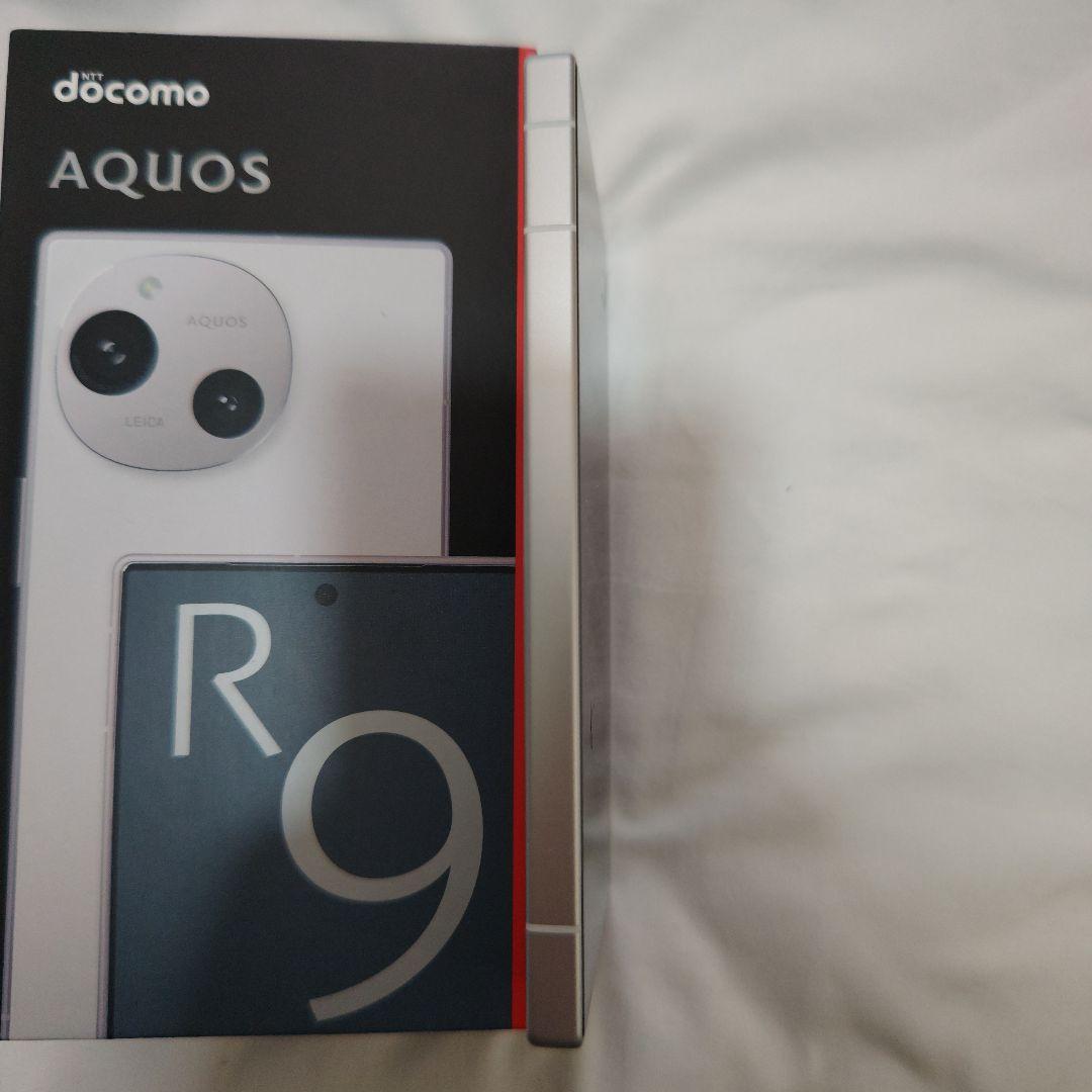 ジャンク扱い docomo製 SHARP AQUOS R9 白色