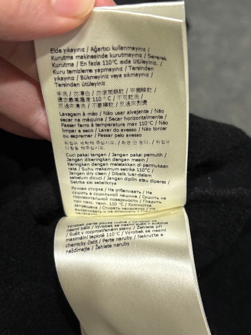 FENDI ブラック クルーネック スウェット