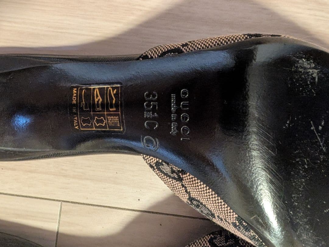 GUCCI ポインテッドトゥミュール ベージュ・ブラック