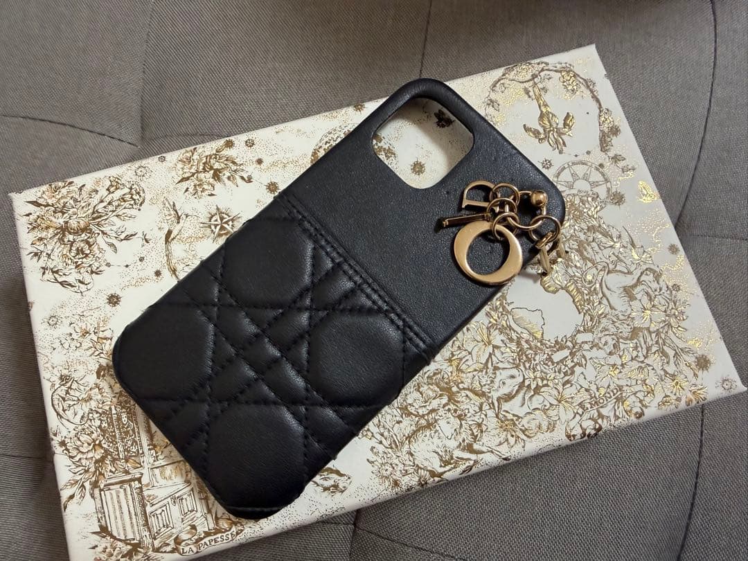 【値下げ】黒いキルティングiPhoneケース