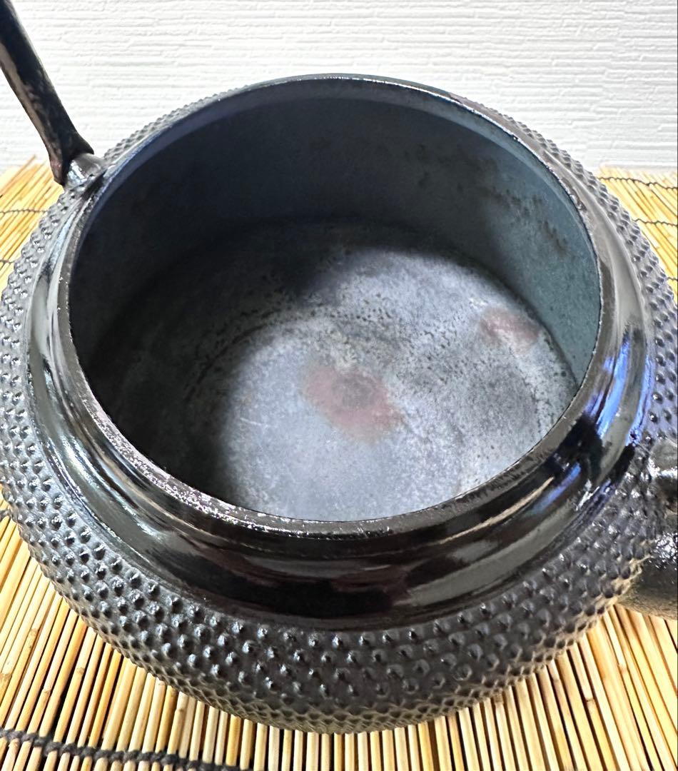 未使用品、供箱、付属品付　南部盛栄堂造　１８型万代屋アラレ　南部鉄瓶　南部鉄器