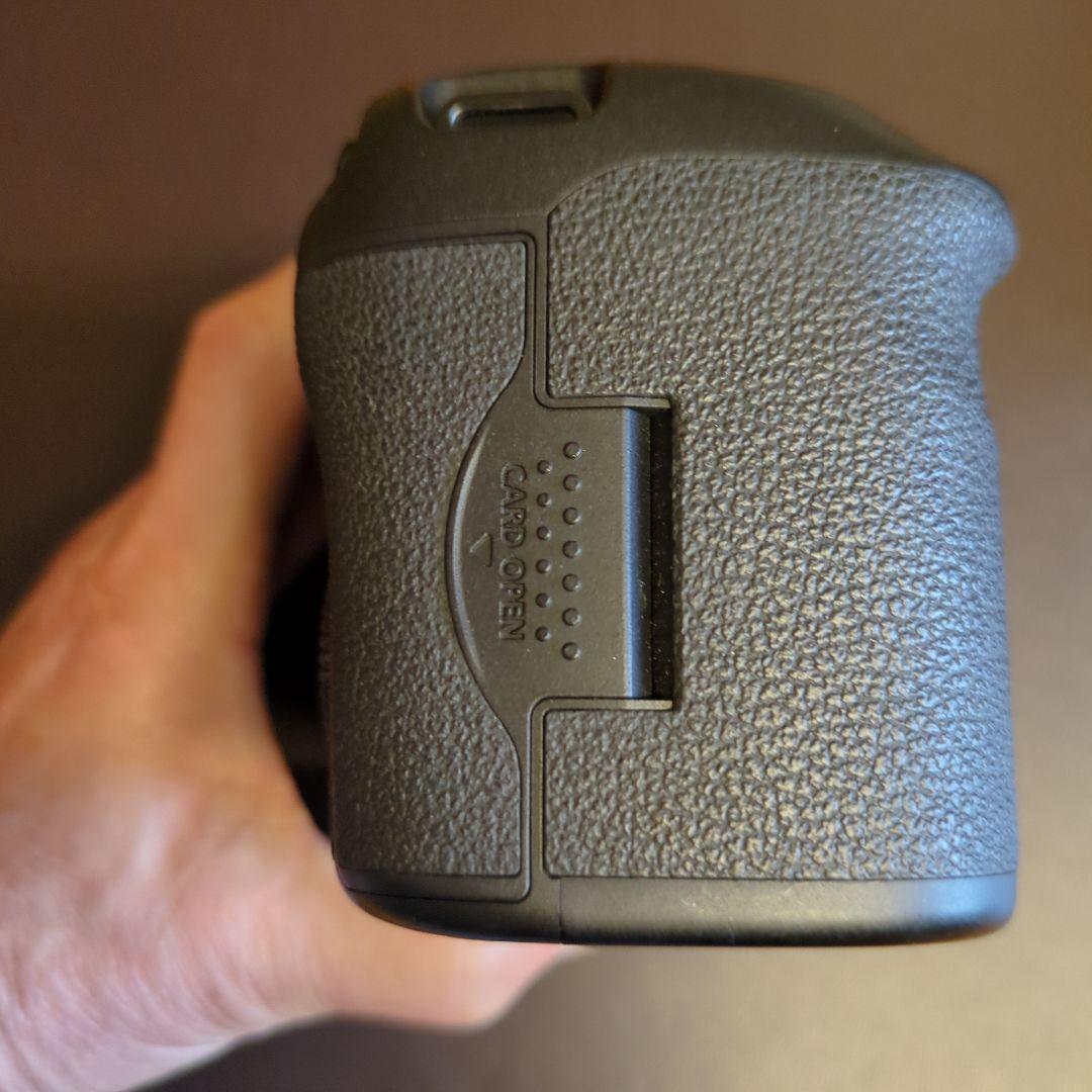 あ*み様 Canon EOS 7D Mark II 本体+バッテリー2個