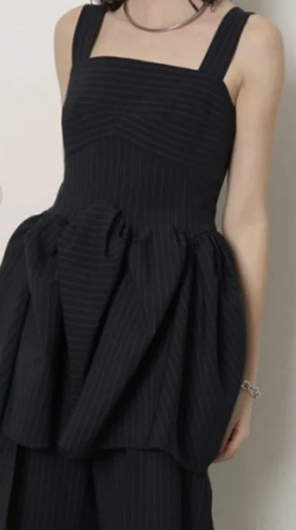 5日までお値下げ CADUNE 神崎 恵さんコラボ　ボリュームペプラムトップス