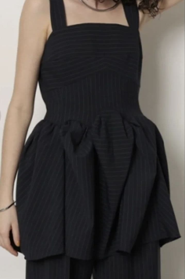 5日までお値下げ CADUNE 神崎 恵さんコラボ　ボリュームペプラムトップス