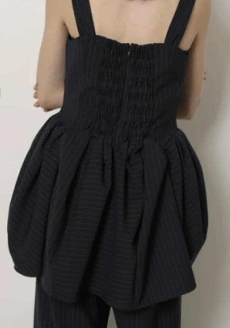 5日までお値下げ CADUNE 神崎 恵さんコラボ　ボリュームペプラムトップス