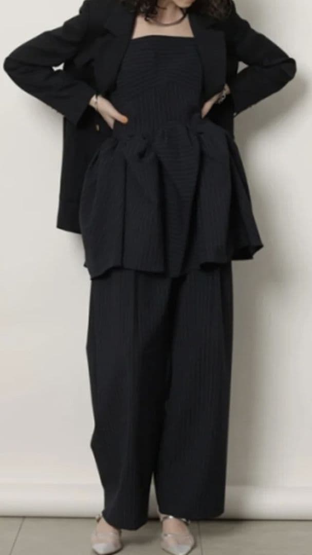 5日までお値下げ CADUNE 神崎 恵さんコラボ　ボリュームペプラムトップス