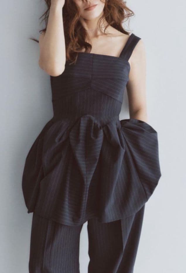 5日までお値下げ CADUNE 神崎 恵さんコラボ　ボリュームペプラムトップス