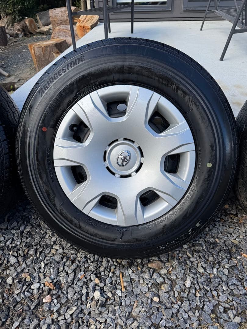 ハイエース純正　ブリヂストン 15インチ タイヤ・ホイール４本セット