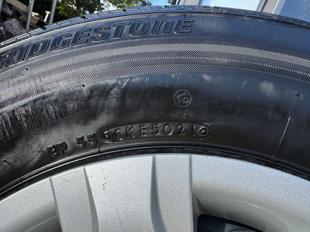 ハイエース純正　ブリヂストン 15インチ タイヤ・ホイール４本セット