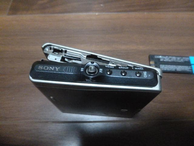 難有ジャンク　SONY　ポータブルMDレコーダー　ソニーウオークマン　充電池付き