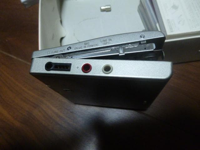 難有ジャンク　SONY　ポータブルMDレコーダー　ソニーウオークマン　充電池付き