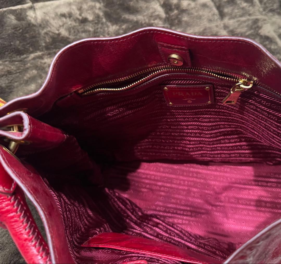 PRADA 赤 レザー ワンショルダー ホーボーバッグ