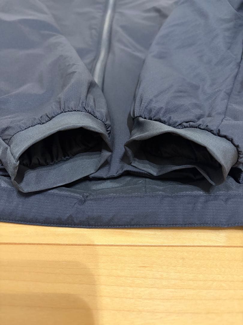 【未使用級】ARC'TERYXアークテリクス アトムフーディ 黒 S メンズ