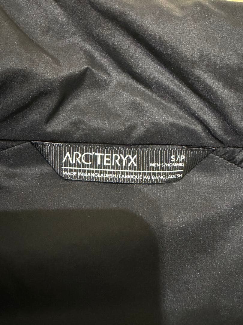 【未使用級】ARC'TERYXアークテリクス アトムフーディ 黒 S メンズ