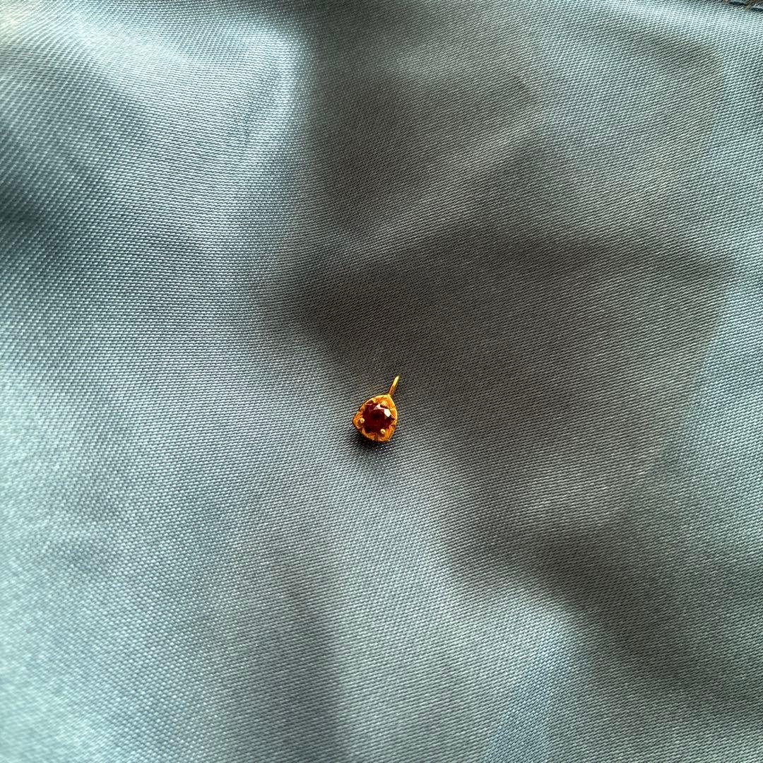 【定価の半額にしました】クアラントット18KYG ガーネット　ネックレスチャーム