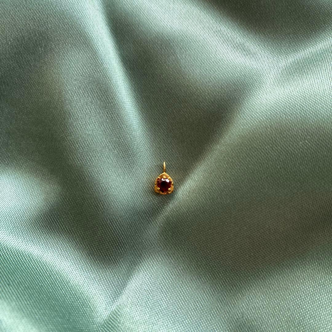 【定価の半額にしました】クアラントット18KYG ガーネット　ネックレスチャーム