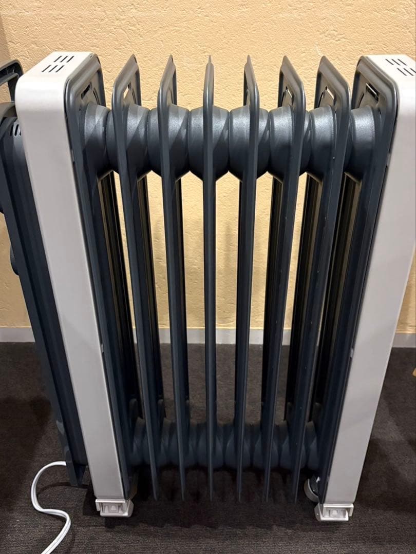 ほぼ新品★デロンギ ヴェルティカルド オイルヒーター RHJ21F0812-GY