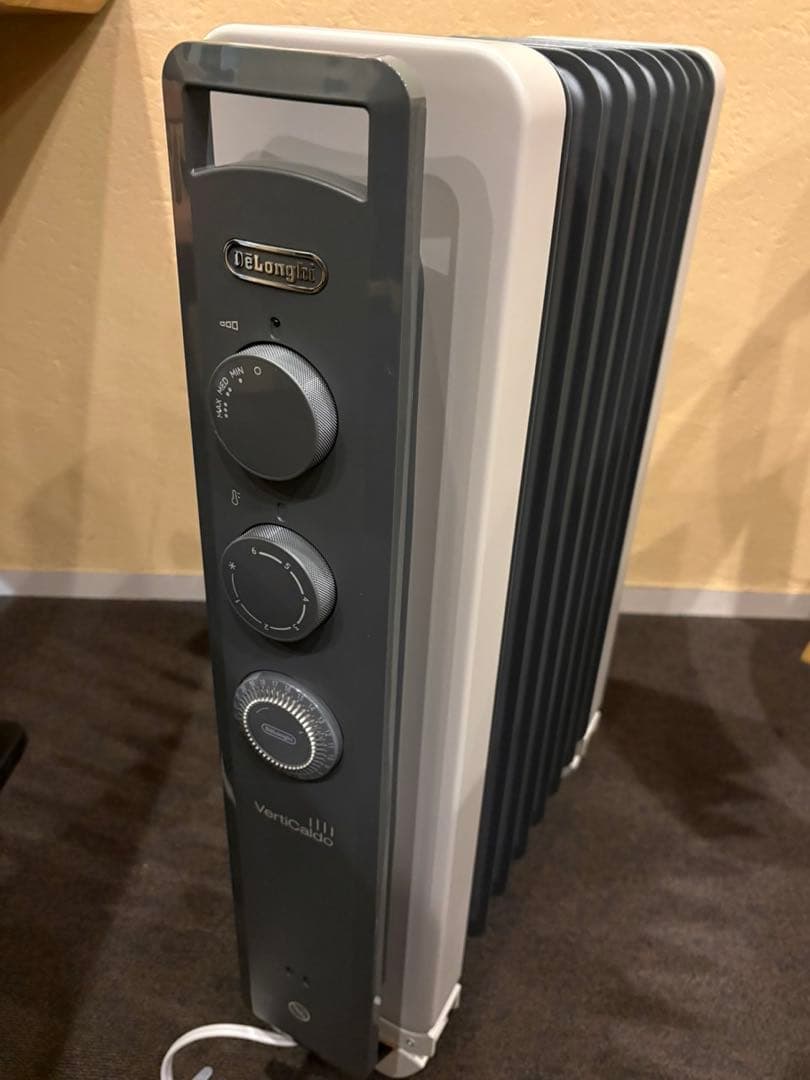 ほぼ新品★デロンギ ヴェルティカルド オイルヒーター RHJ21F0812-GY