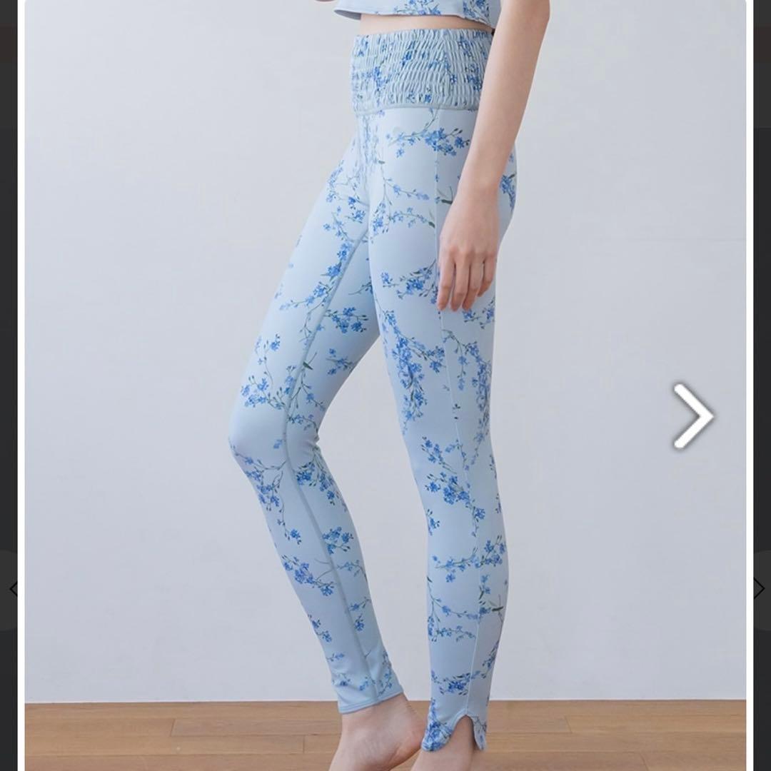 新品【SUKALA】 スプリングフラワーシャーリングレギンス　 Mサイズ