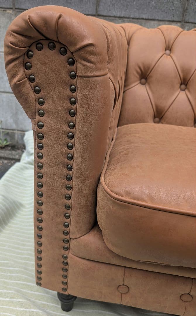 VINCENT PUレザーコンパクトチェスターフィールドシングルソファ　①