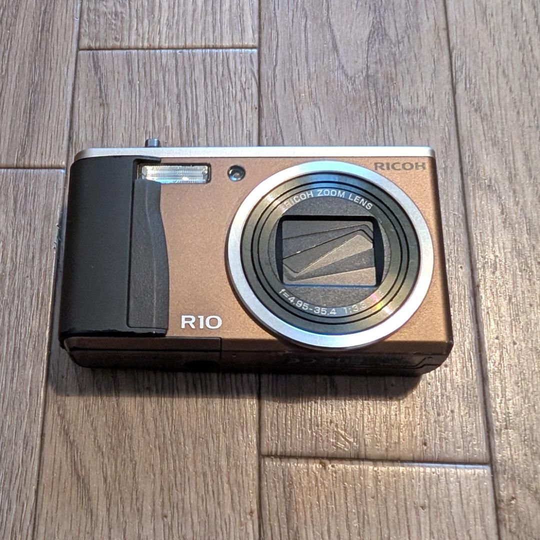 【完動品】RICOH R10 デジタルカメラ 4GBメモリーカード付き