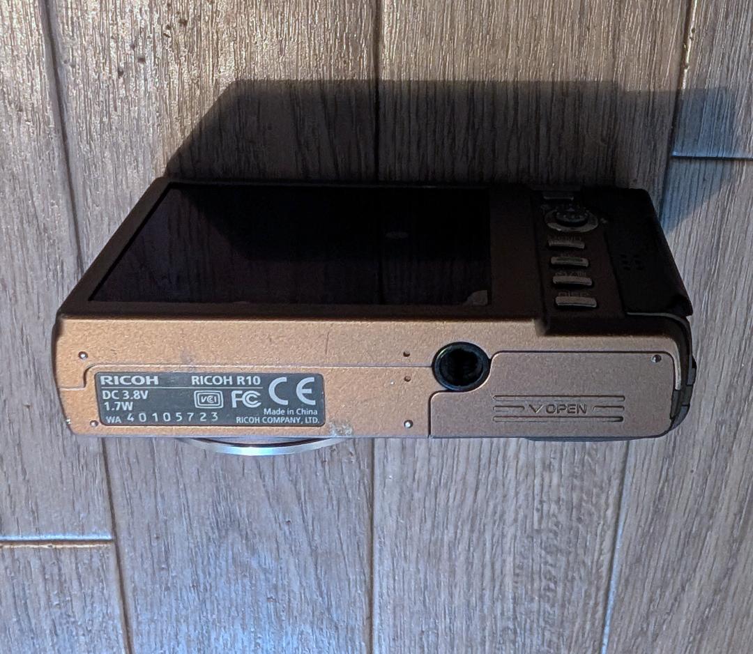 【完動品】RICOH R10 デジタルカメラ 4GBメモリーカード付き