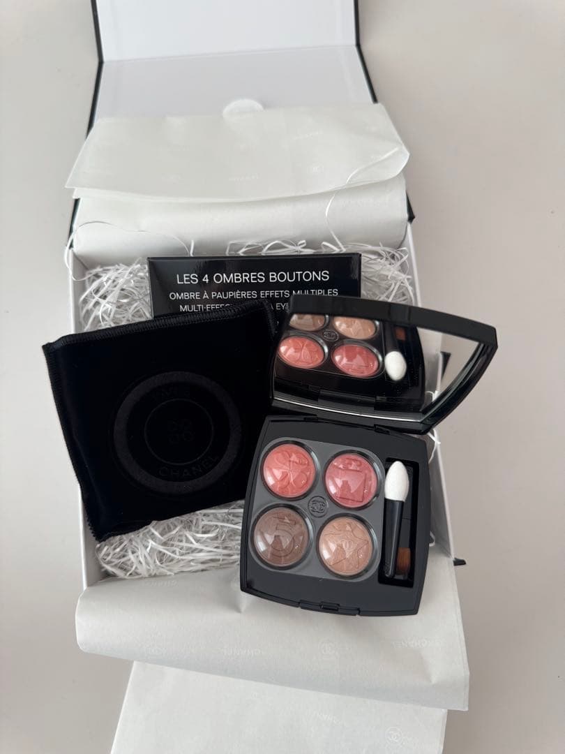 きらきらひかる【新品】CHANEL レ キャトル オンブル ブトン209