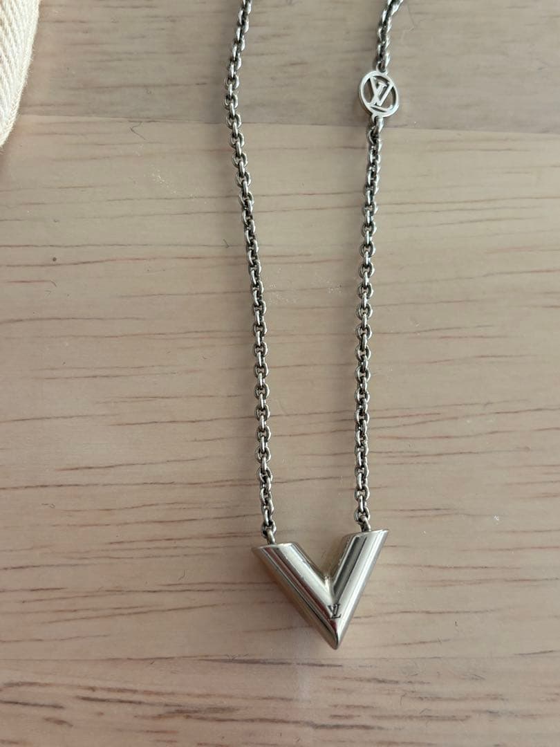 Louis Vuitton ルイ・ヴィトン　ネックレス　エセンシャル