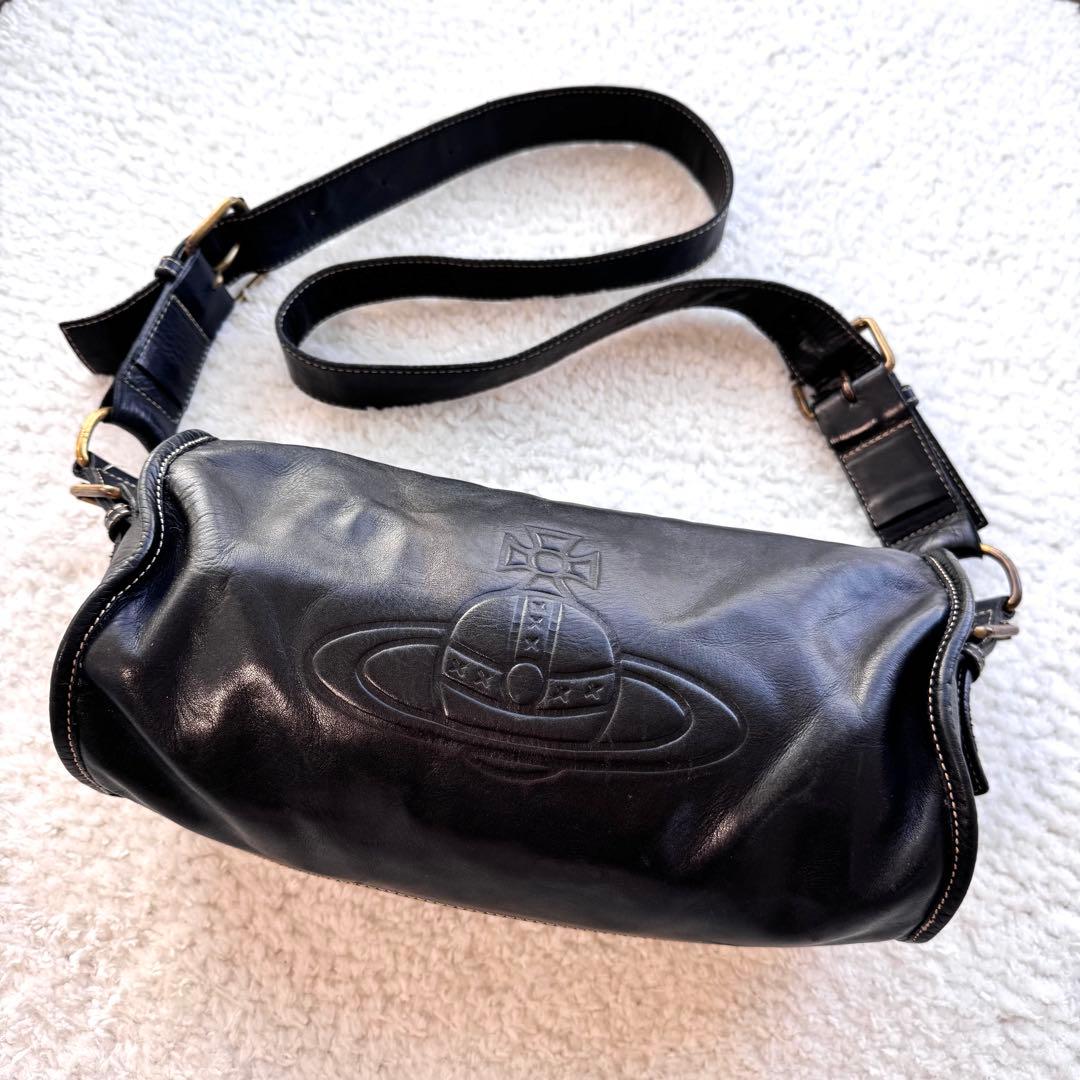 希少品 ヴィヴィアンウエストウッド ショルダーバッグ アコード筒型 オーブ型押し