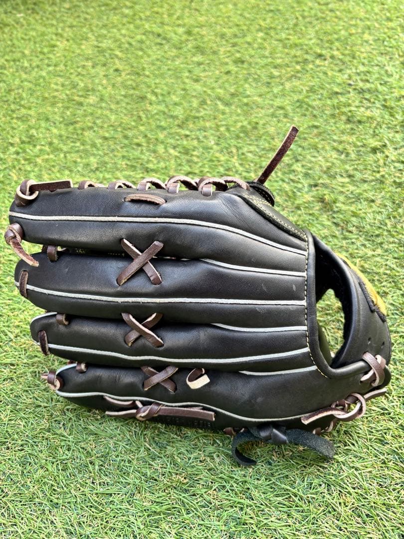 Under Armour アンダーアーマー　 軟式グローブ 黒　外野手用