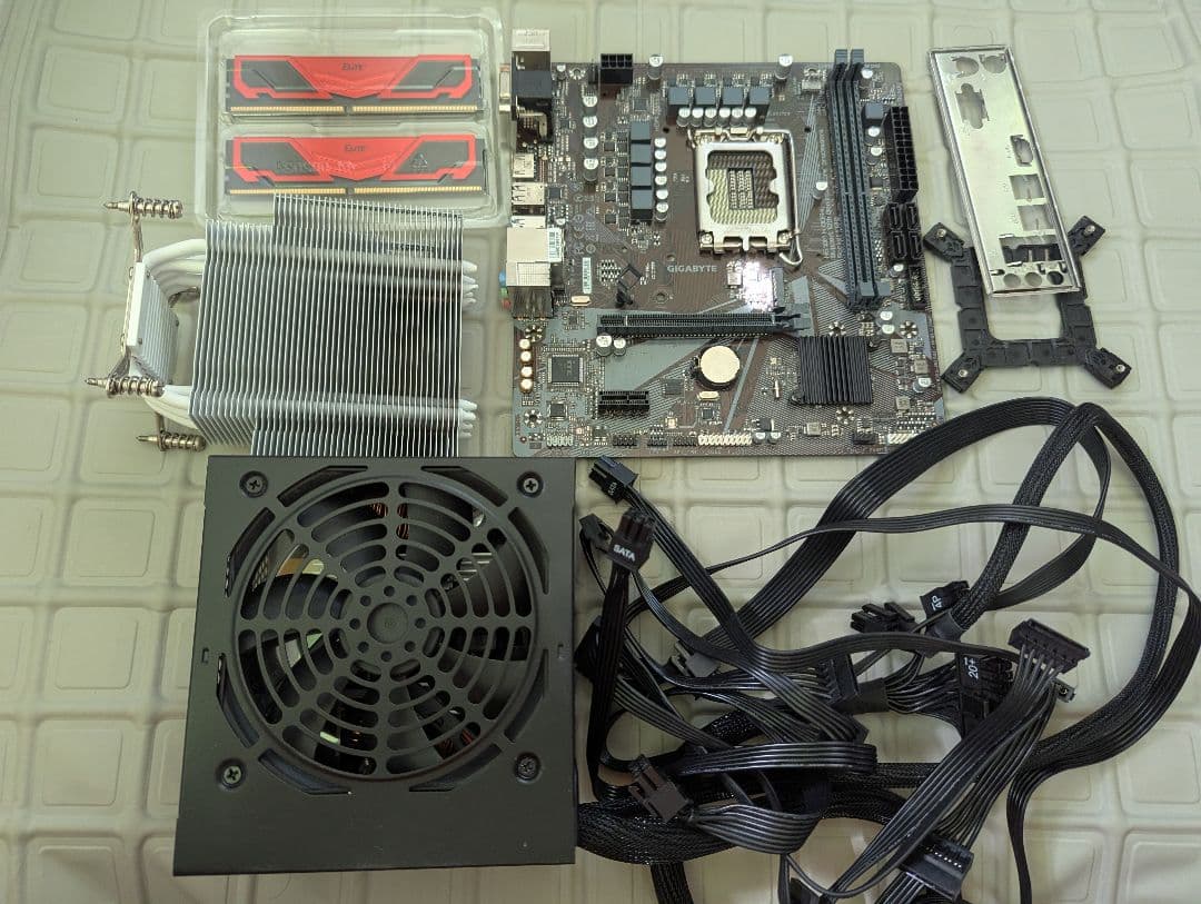 GIGABYTE LGA 1700 H610M メモリ　電源　他セット