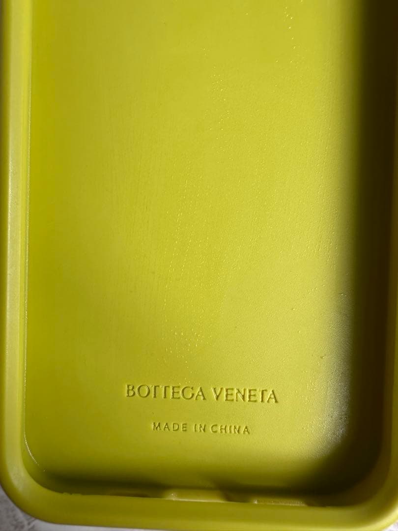 Bottega Veneta ライムグリーン シリコンケース