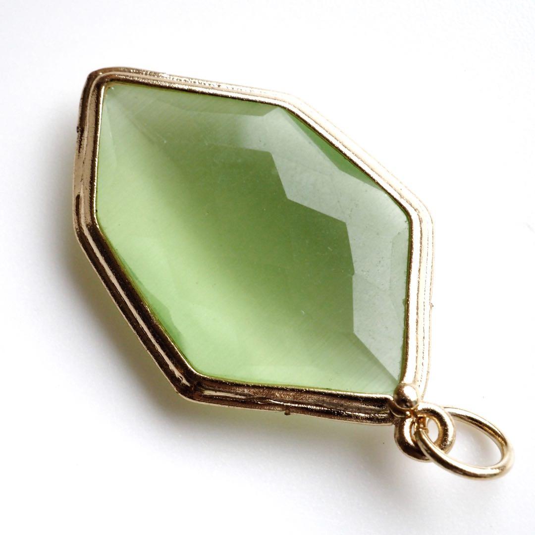 【ほぅ】オリーブキャッツアイの枠留めネックレストップ