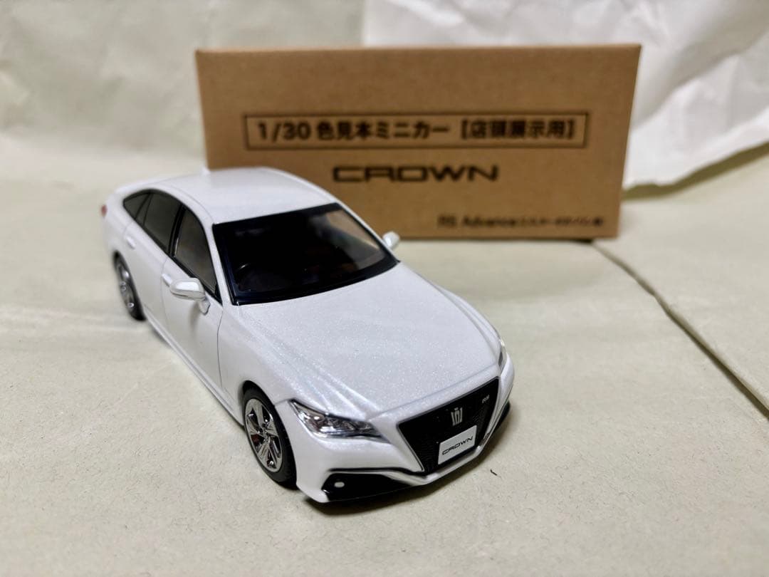 旧型クラウン　ミニカー　プレシャスホワイトパール 専用箱付き