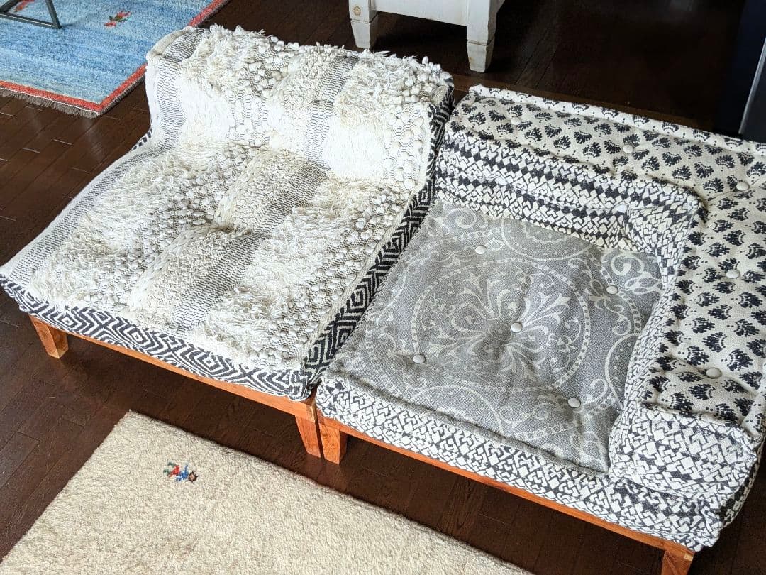 アデペシュ ブロックマルチソファ2つとウッドベース2つのセット(直接引取のみ)