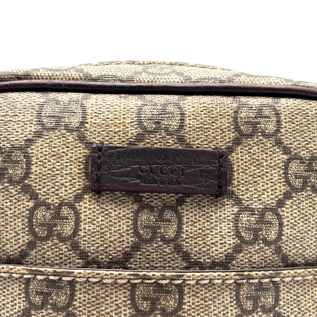 美品 グッチ ショルダーバッグ GG スプリーム ロゴプレート 斜め掛け メンズ