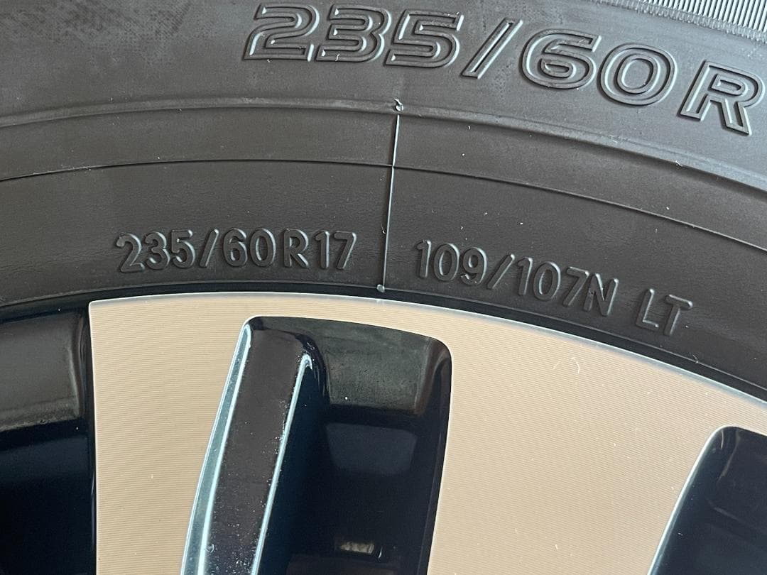 galetteさん専用 グランエース ホイール＆スタッドレスタイヤ4本セット中古