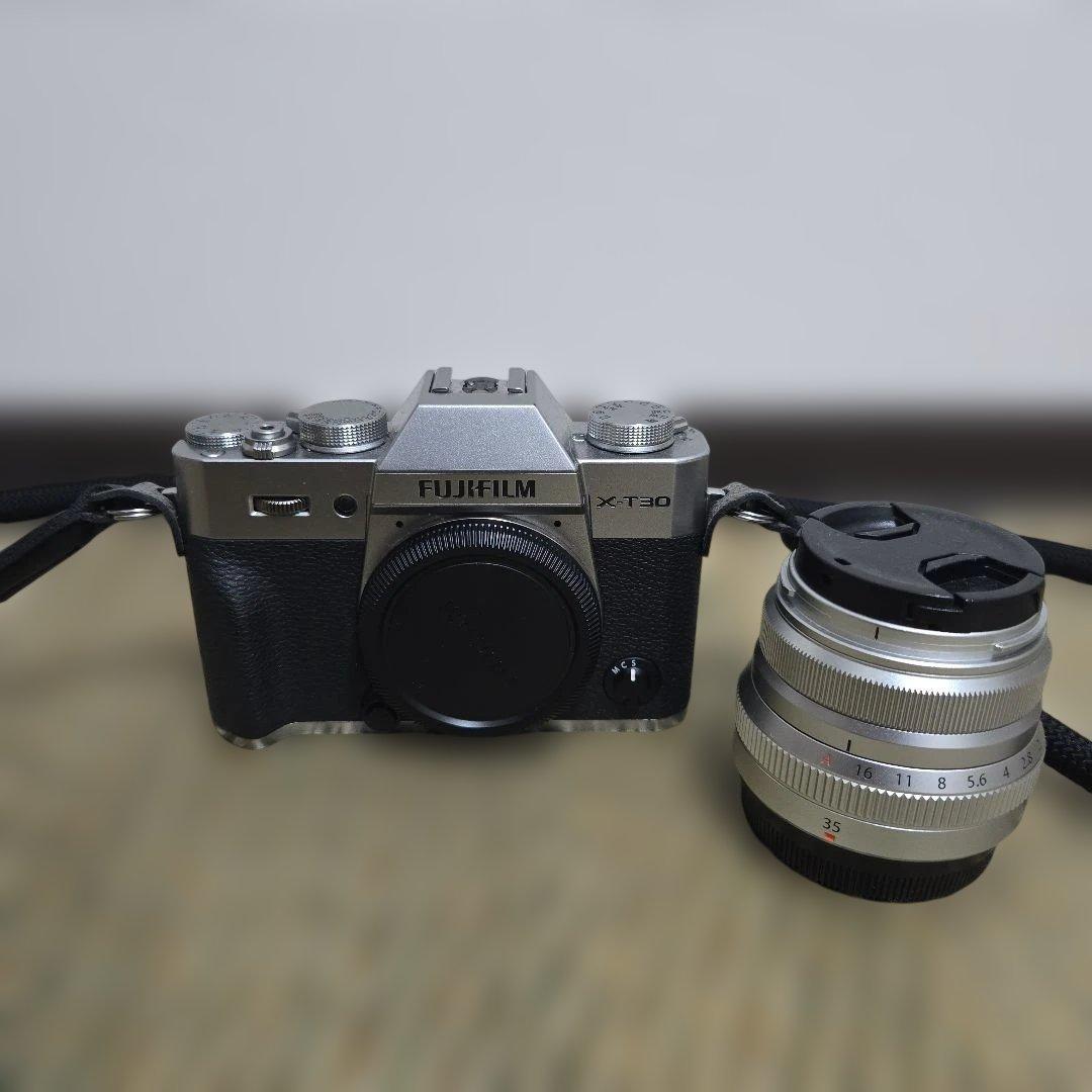 Fujifilm X-T30 ミラーレスカメラ 本体、レンズ、メモリーカード付き