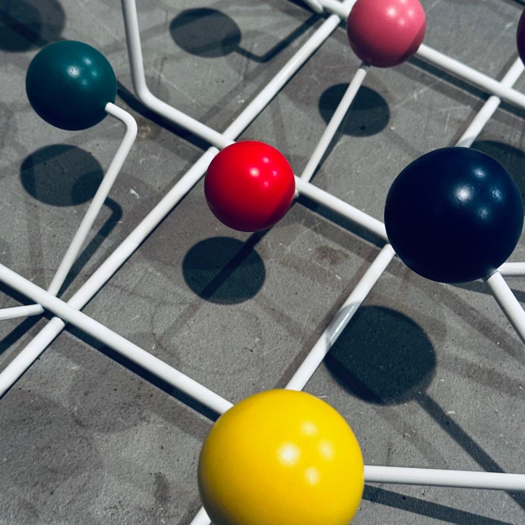 イームズハングイットオール